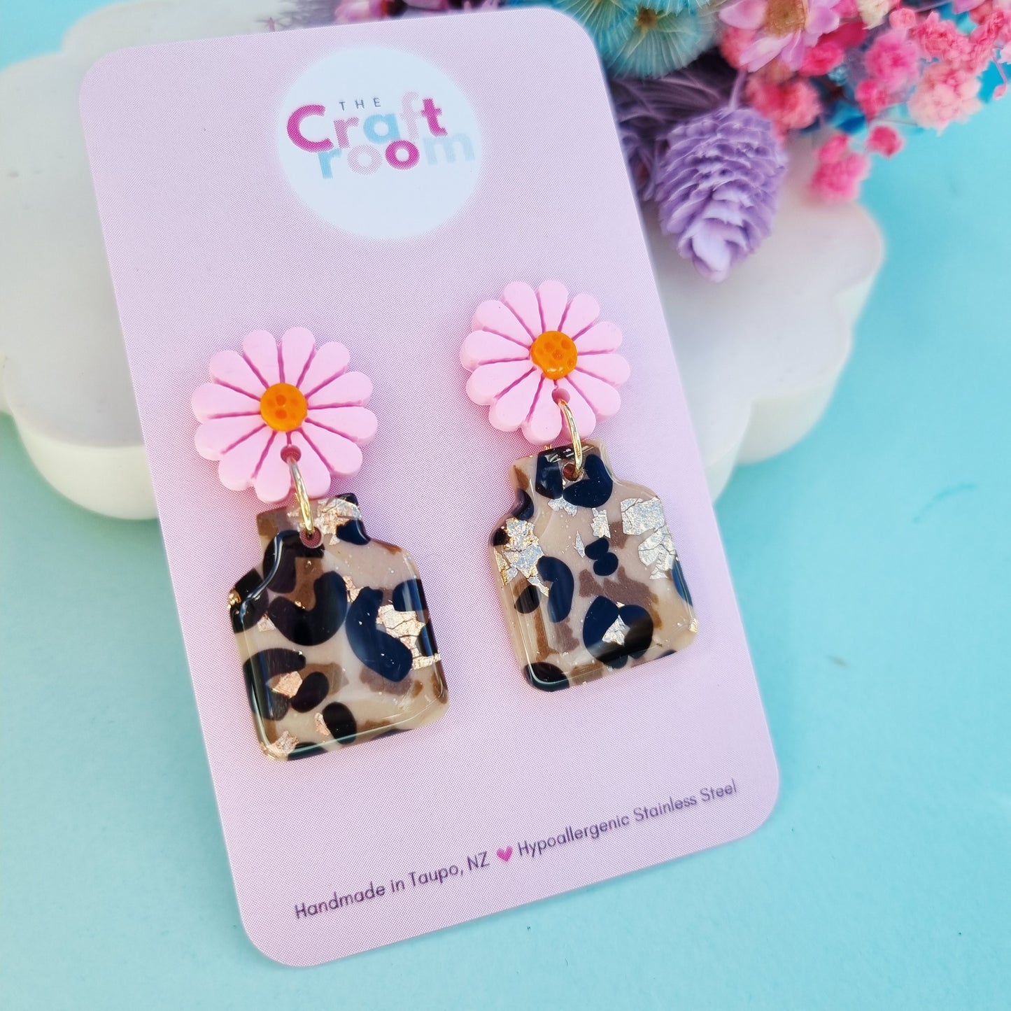 Flower and leopard vase dangle