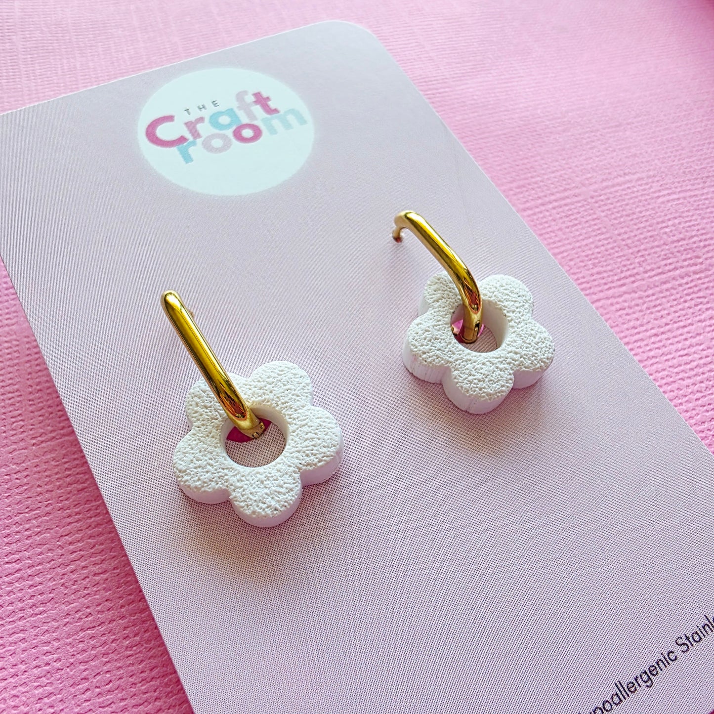 Flower white oval huggie (gold)