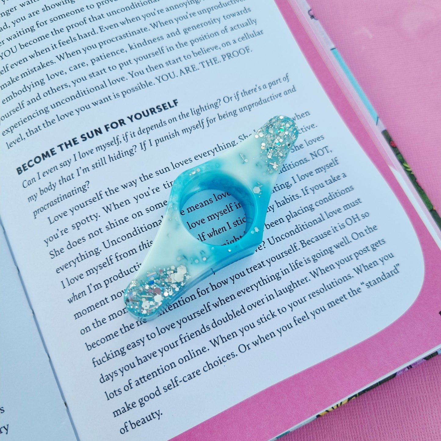 Resin thumb page holder