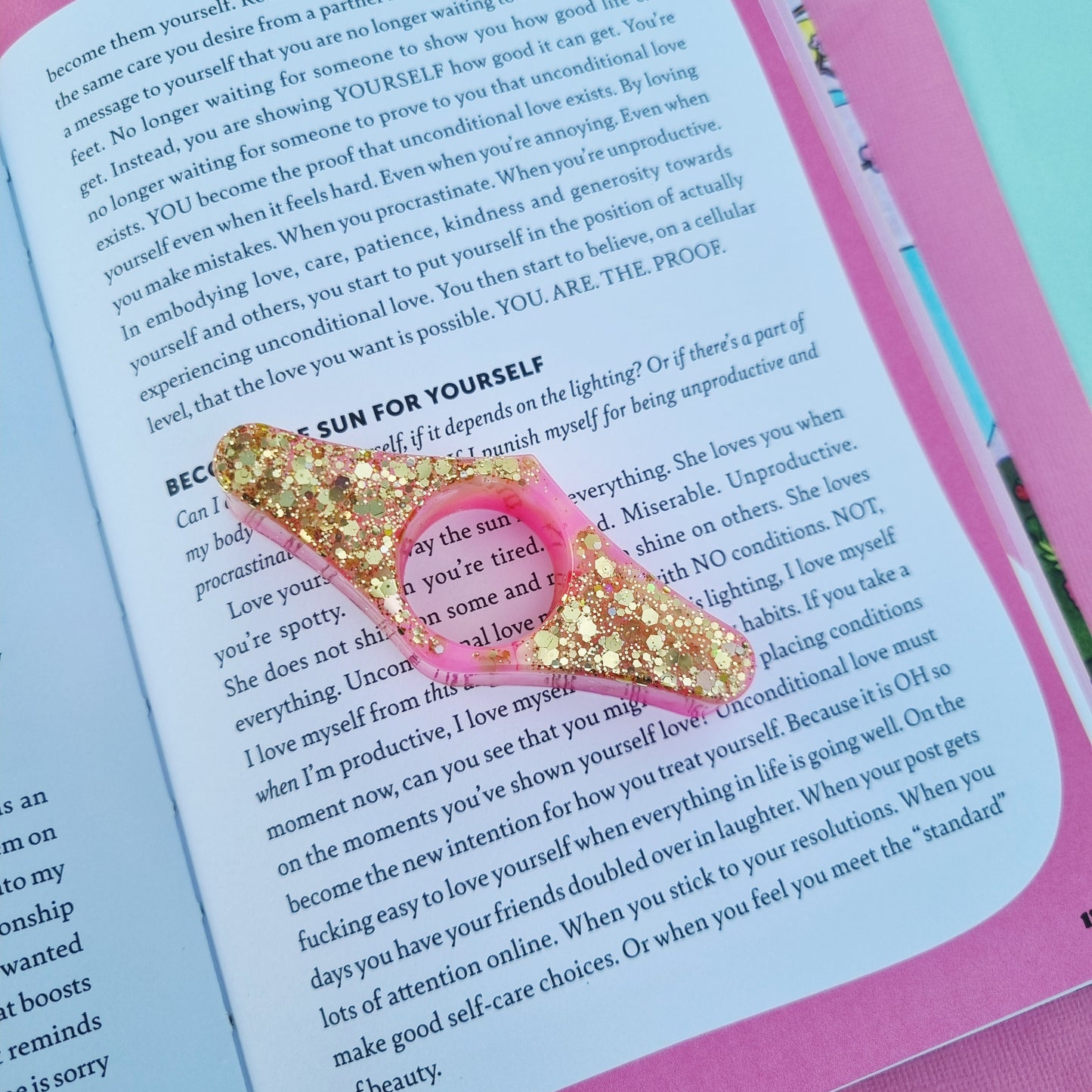 Resin thumb page holder