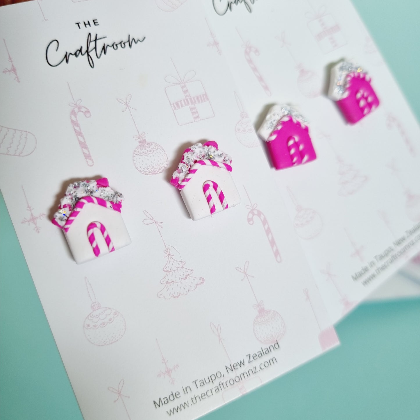 Gingerbread house (white)