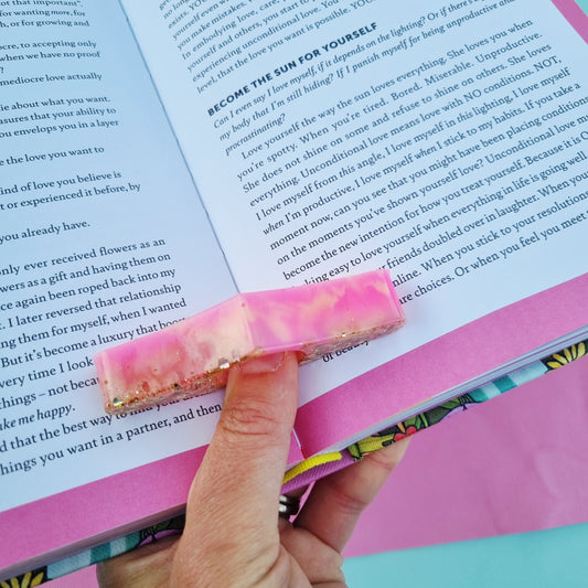 Resin thumb page holder