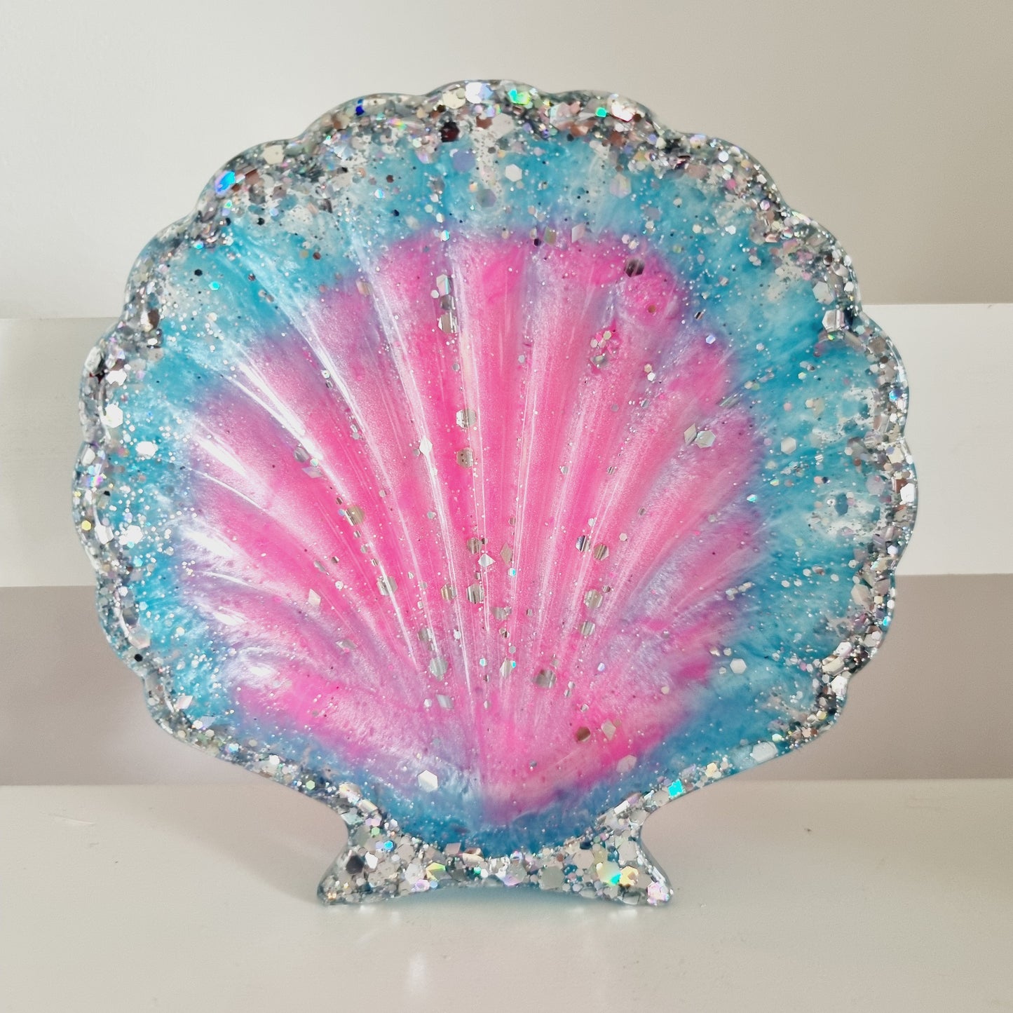 Clam shell dish