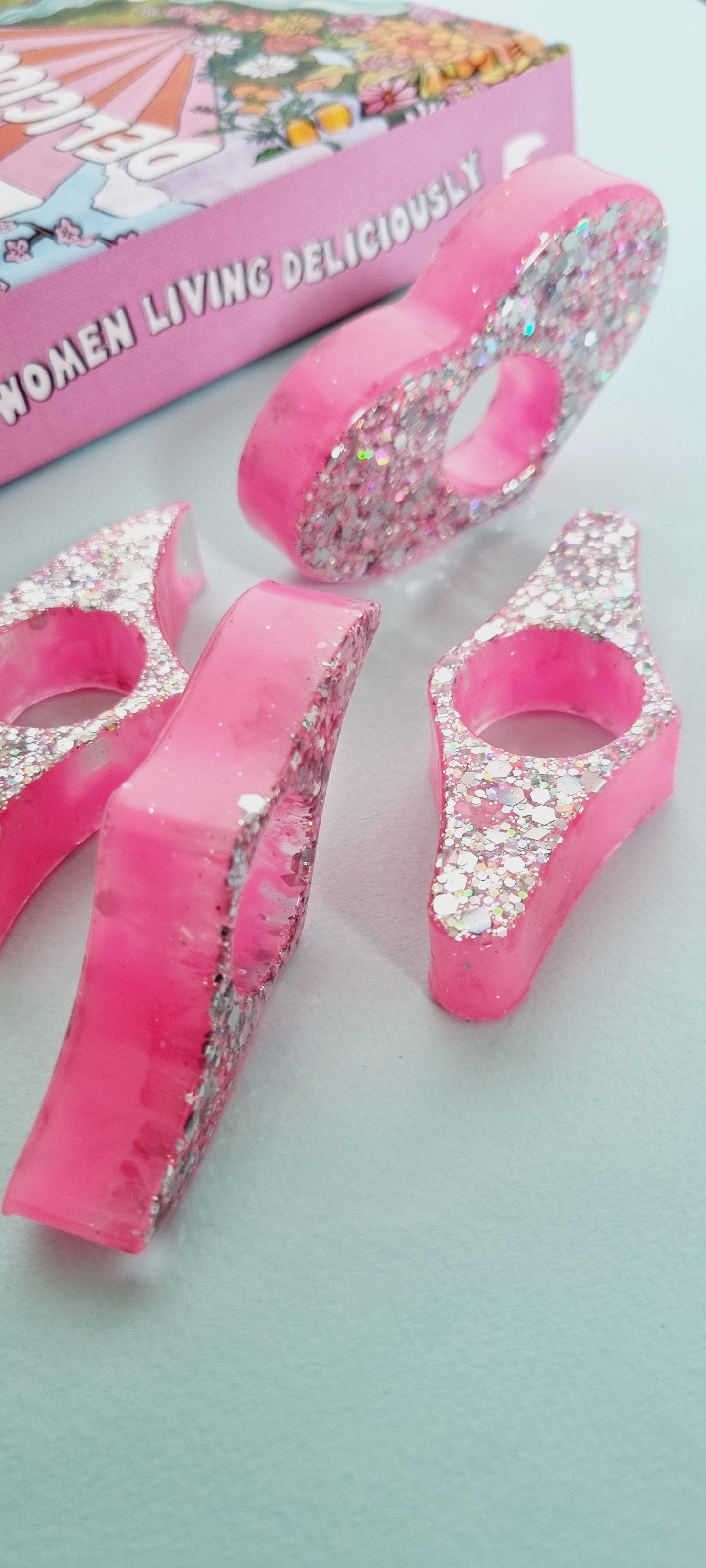 Resin thumb page holder