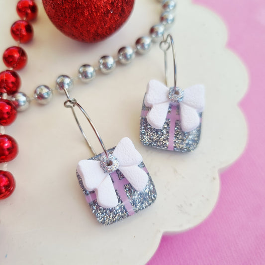 Glitter present bow hoop