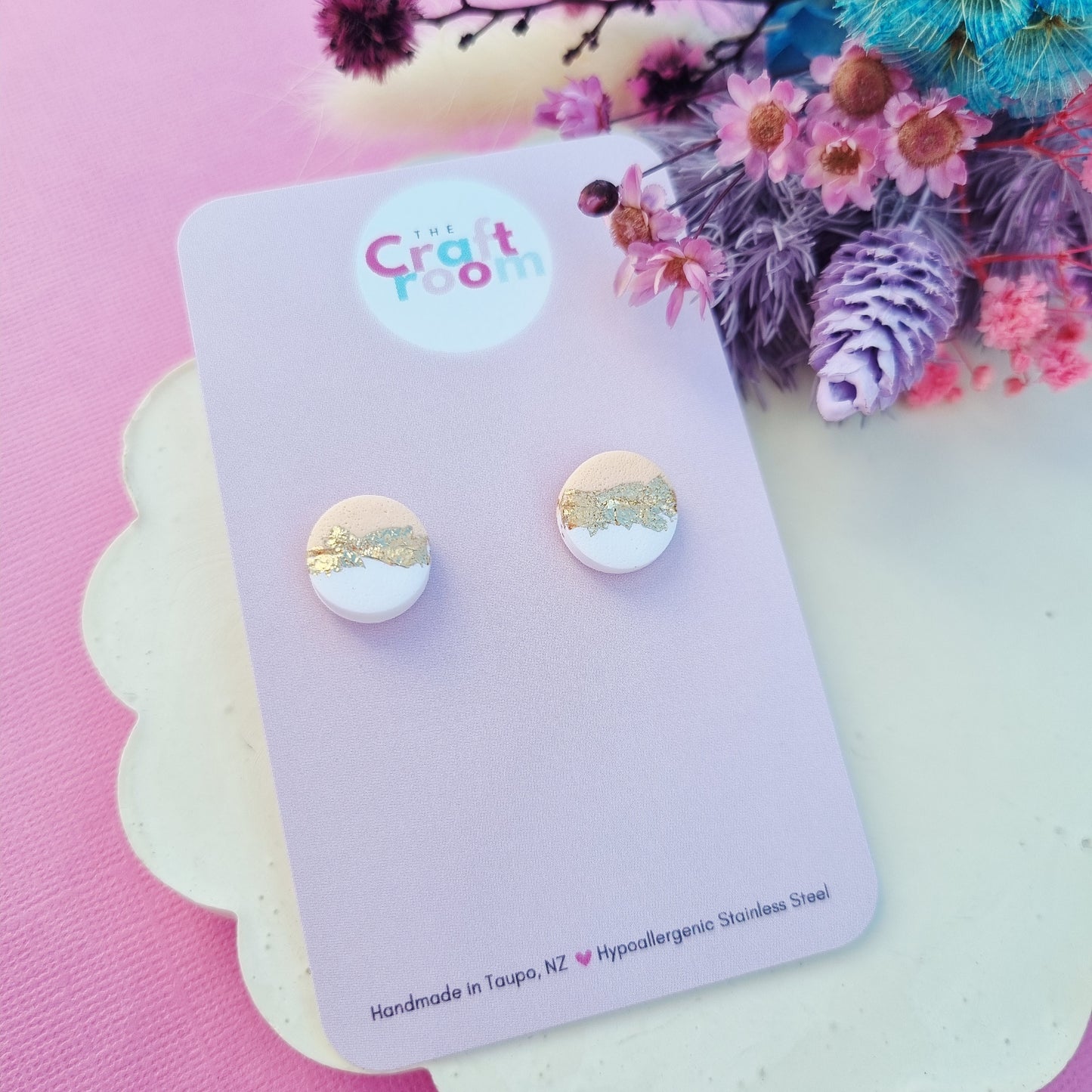 Mini stud (peach & white)