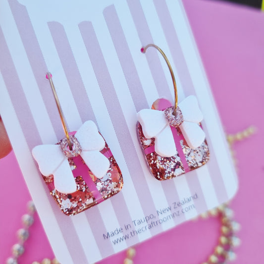 Glitter present bow hoop