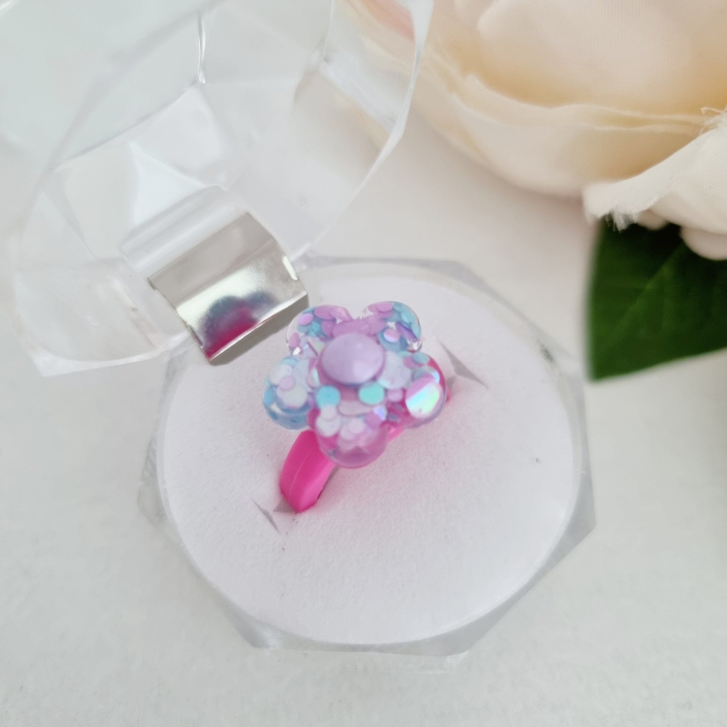 Resin ring- lilac daisy