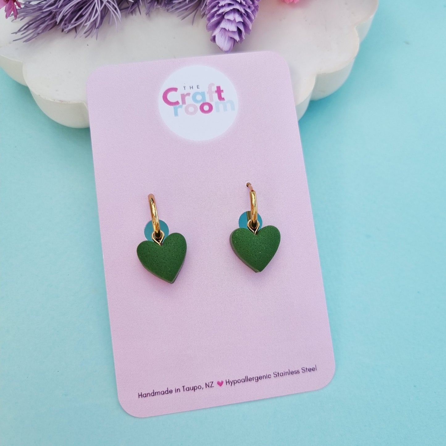 Chunky olive heart huggie
