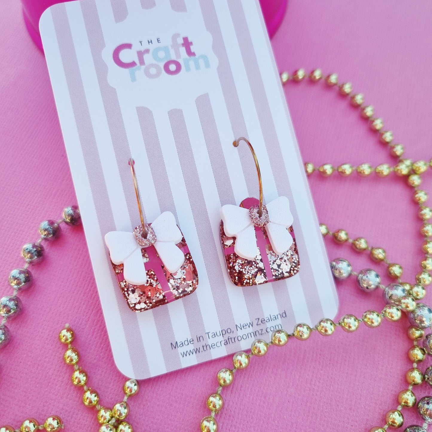 Glitter present bow hoop