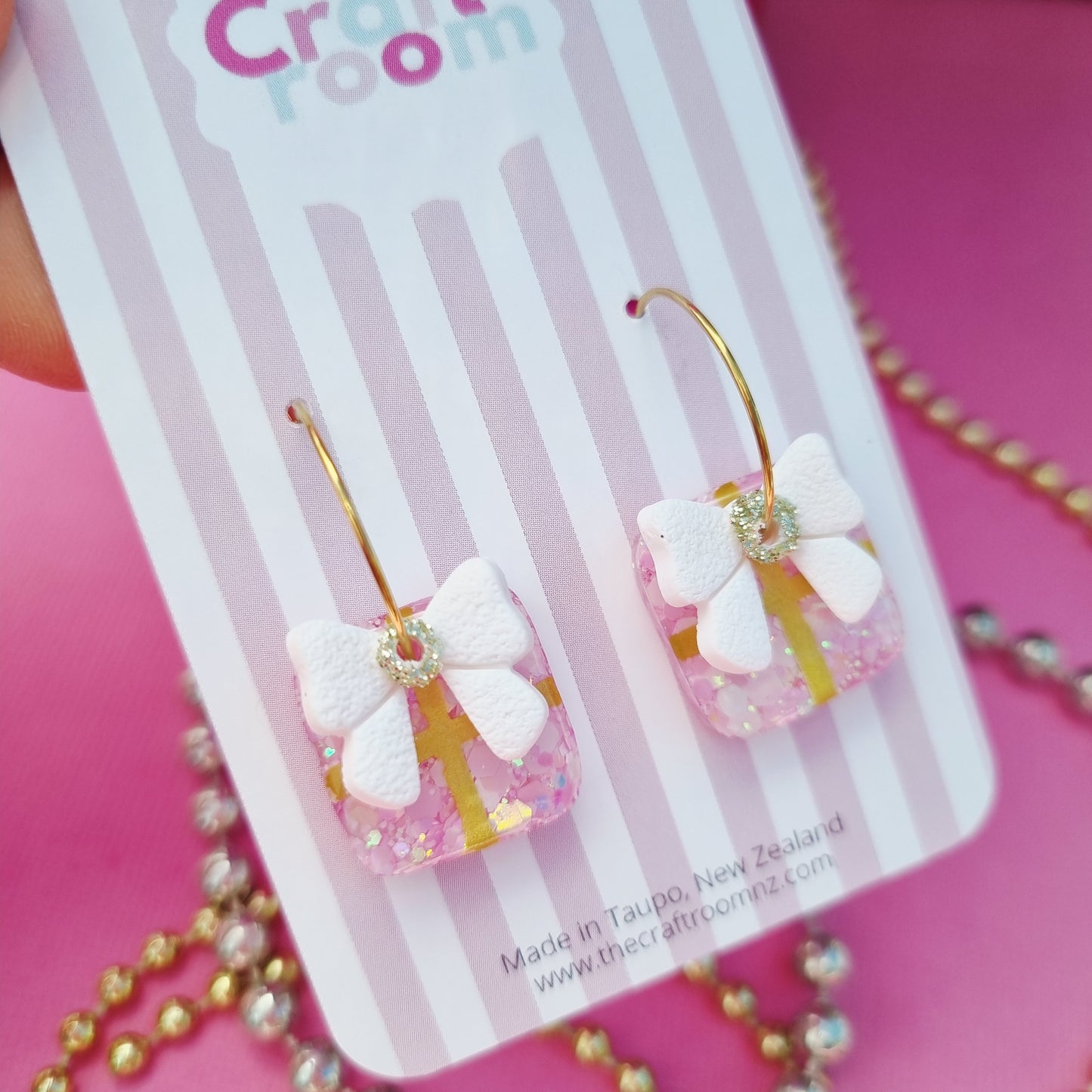 Glitter present bow hoop