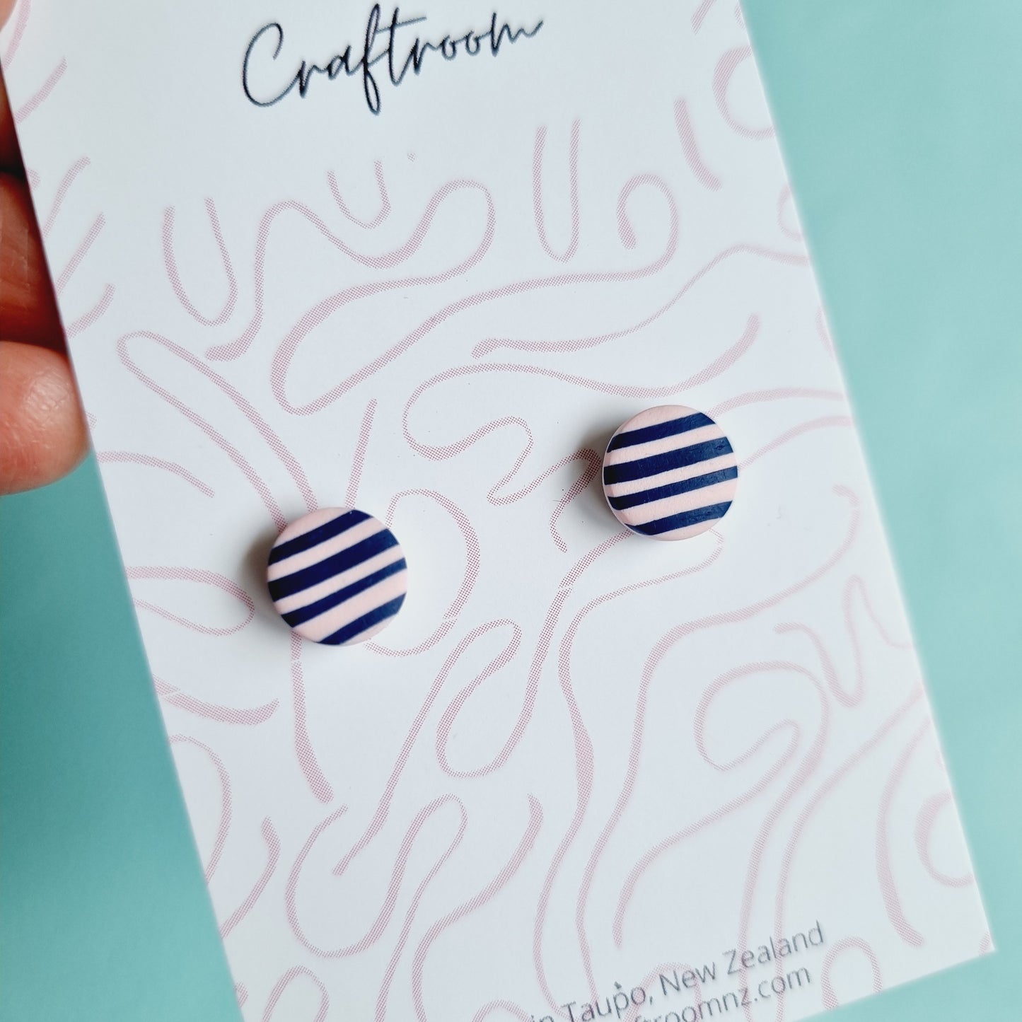 Mini stripe stud (navy/pink)