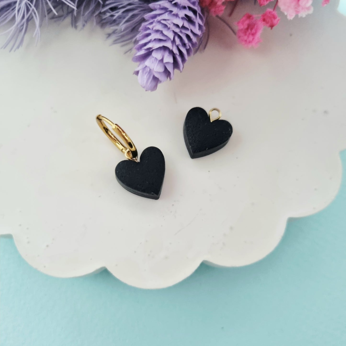 Chunky black heart charm (gold)