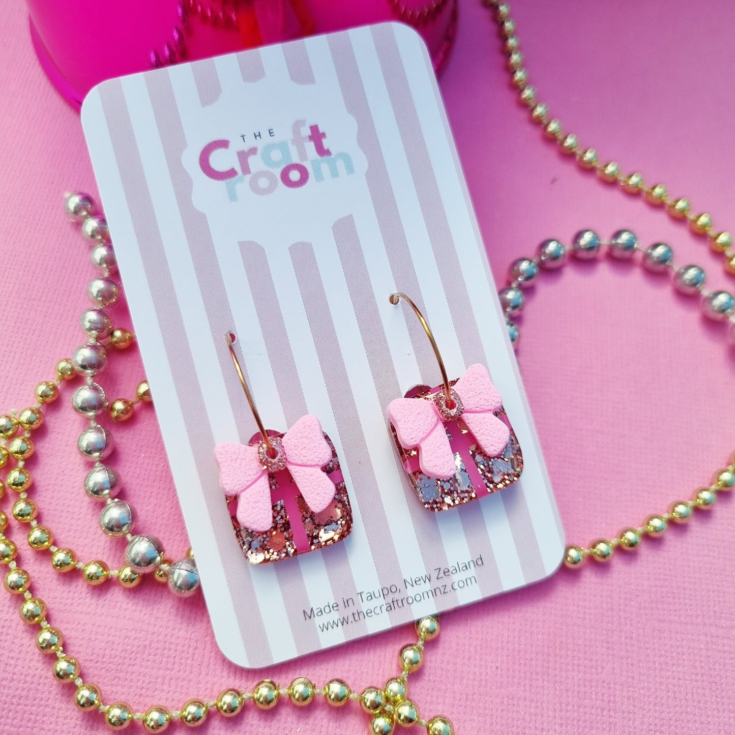 Glitter present bow hoop