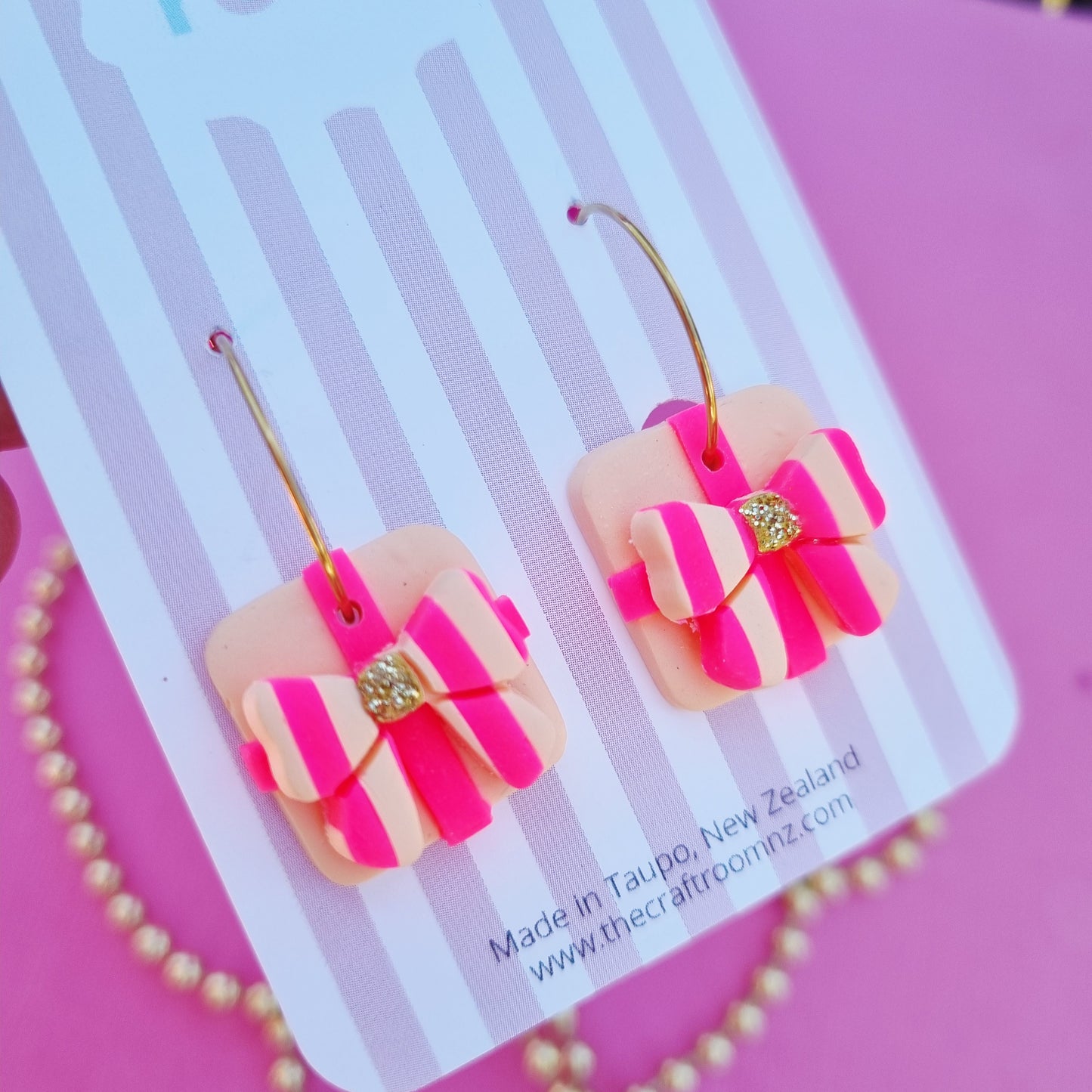 Present bow hoop (vertical stripe)