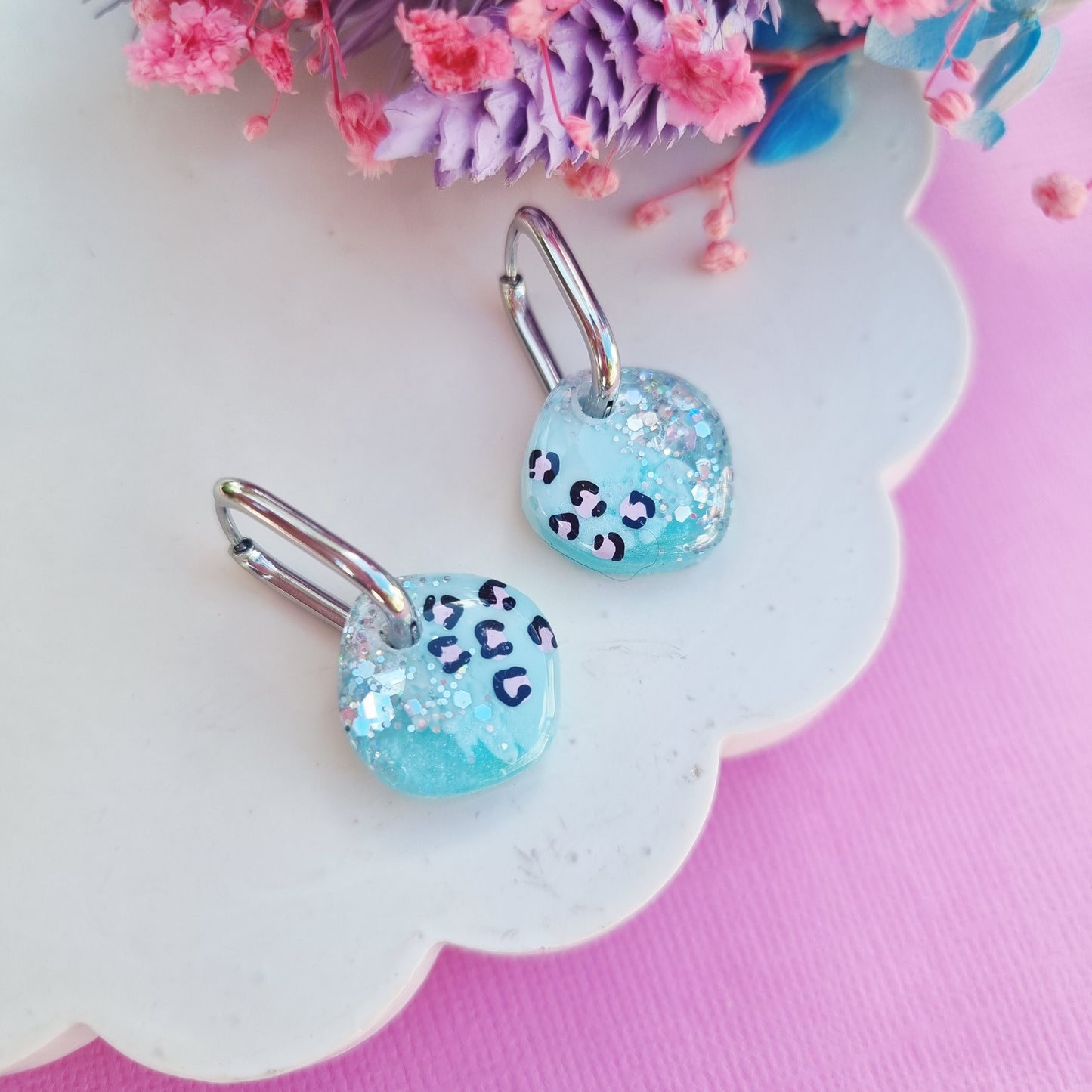 Midi glitter oval huggie