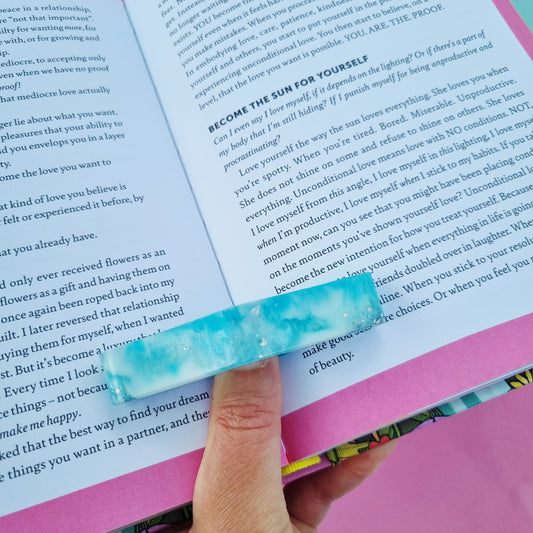 Resin thumb page holder