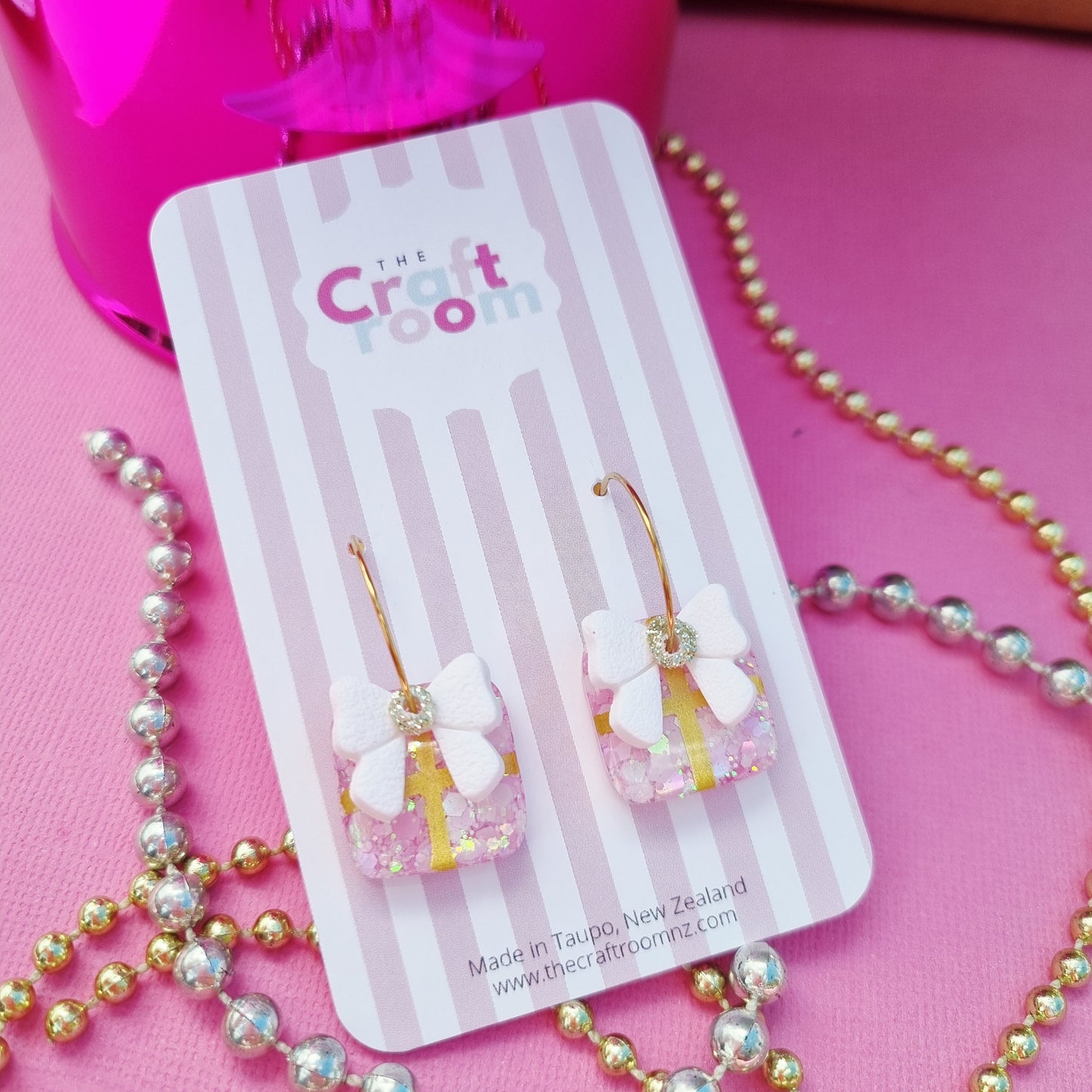 Glitter present bow hoop