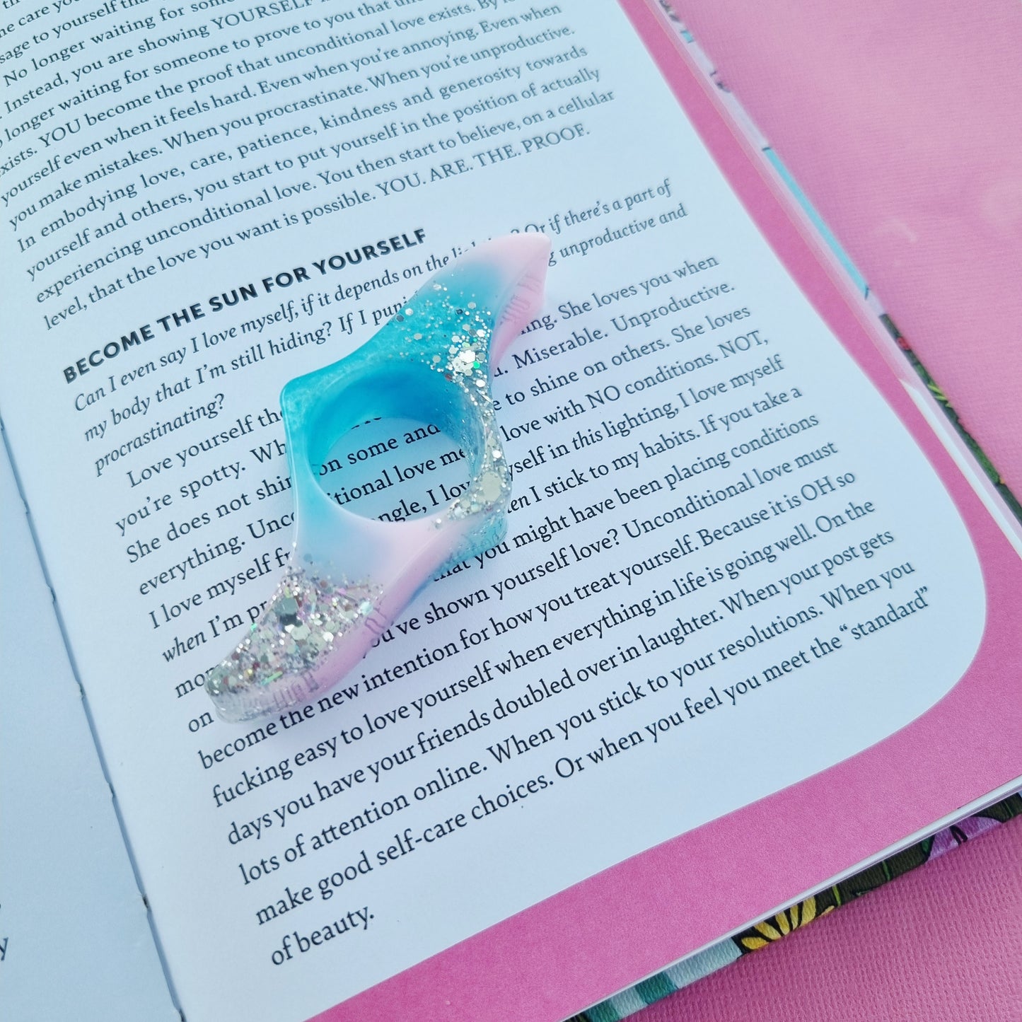 Resin thumb page holder