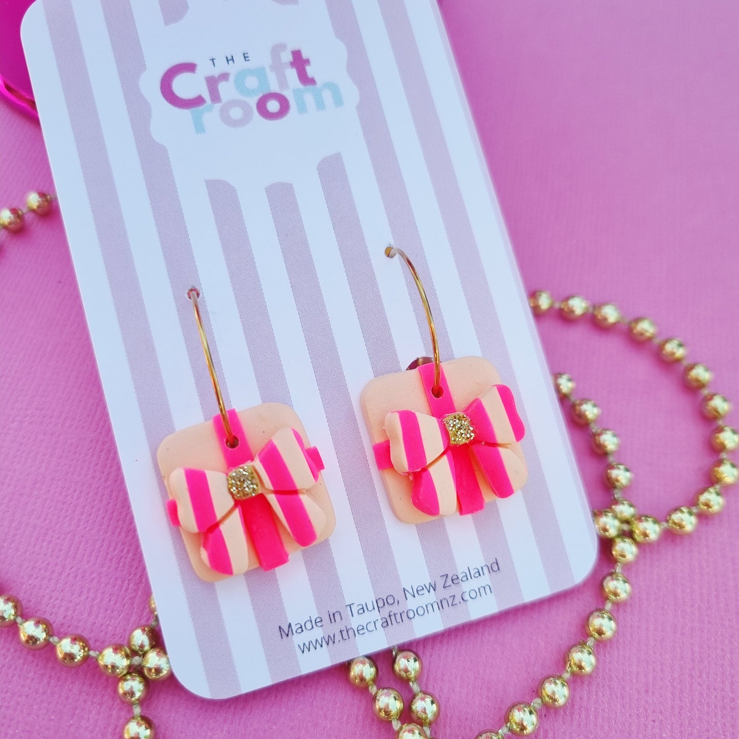 Present bow hoop (vertical stripe)