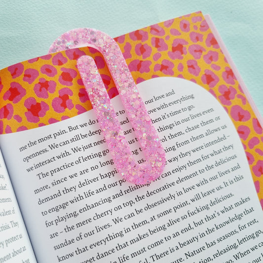 Large paperclip bookmark (pink)