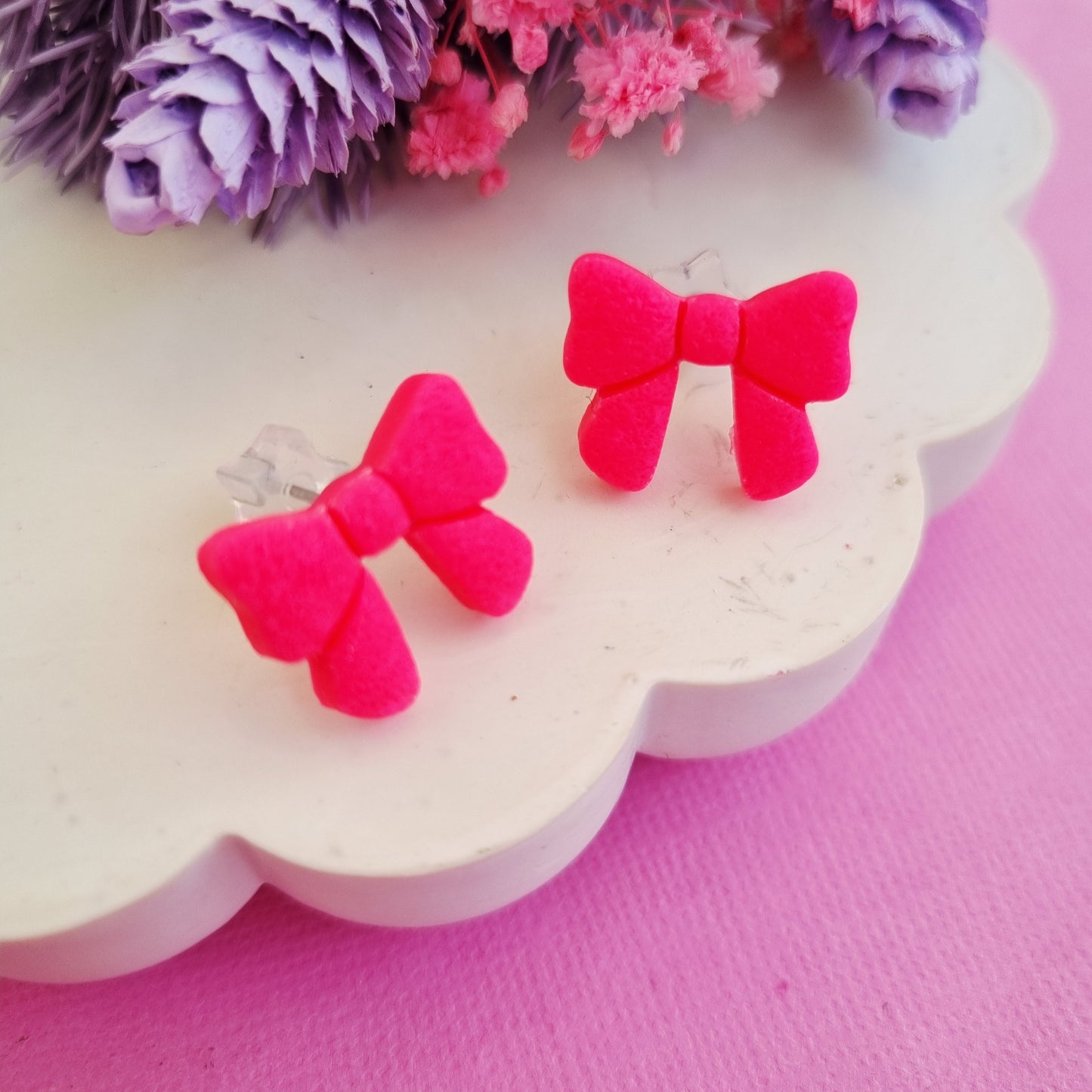 Bow stud (hot pink)