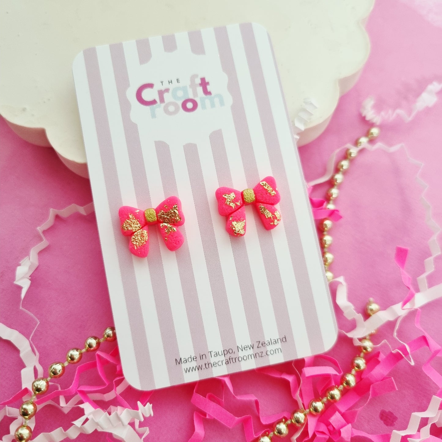 Bow stud (hot pink)