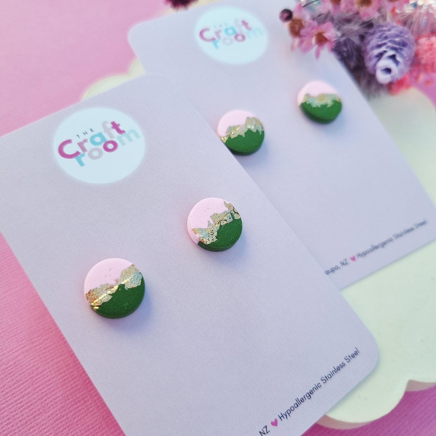 Mini stud (olive & pink)