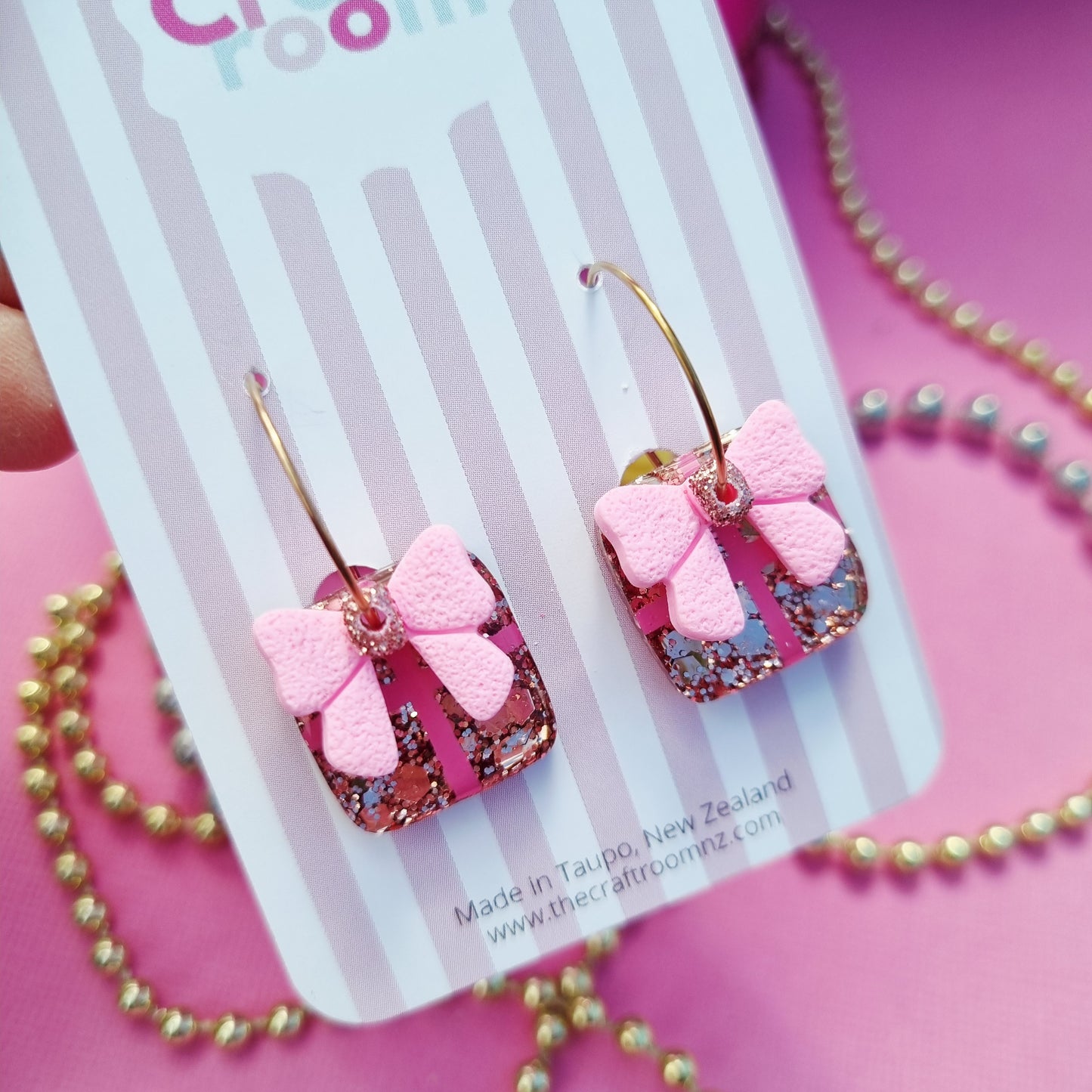 Glitter present bow hoop