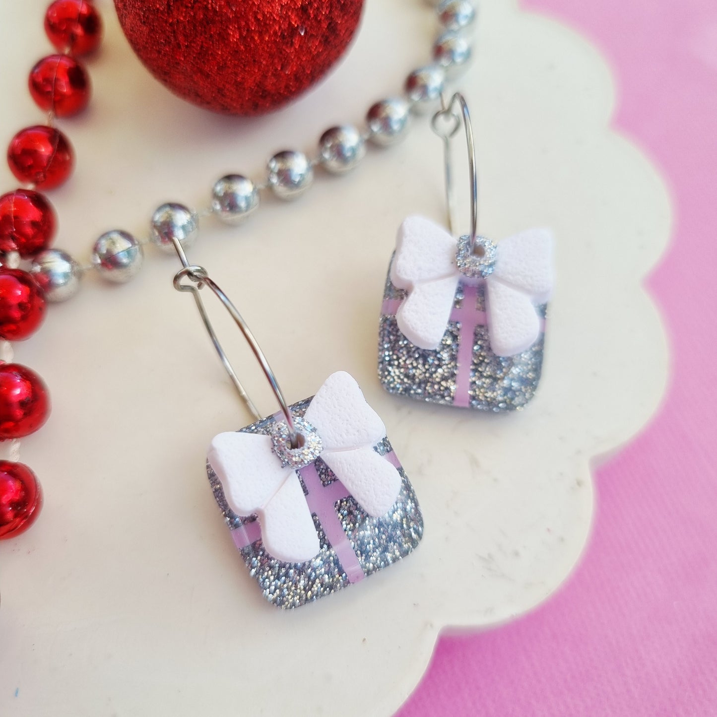 Glitter present bow hoop