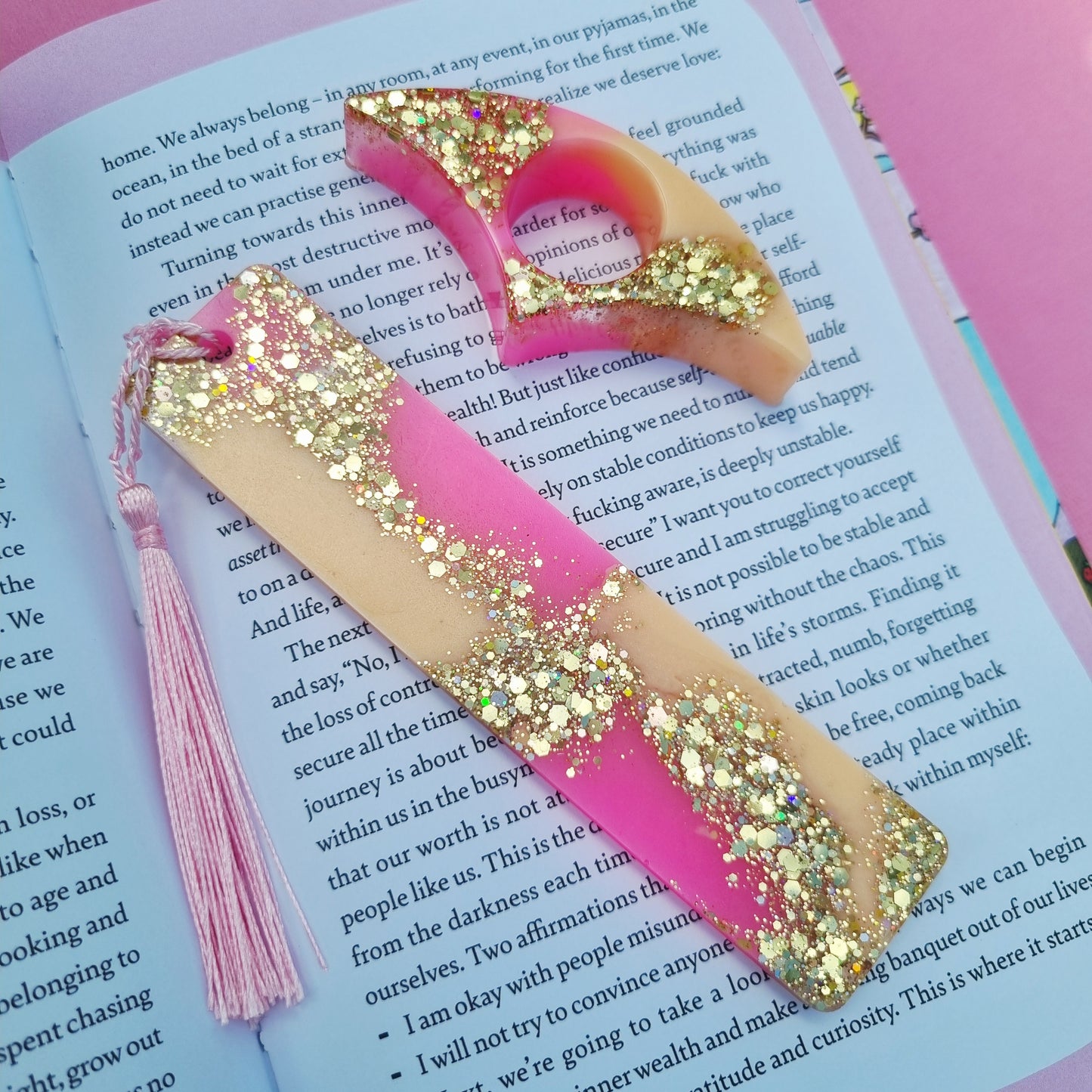 Bookmark & holder set