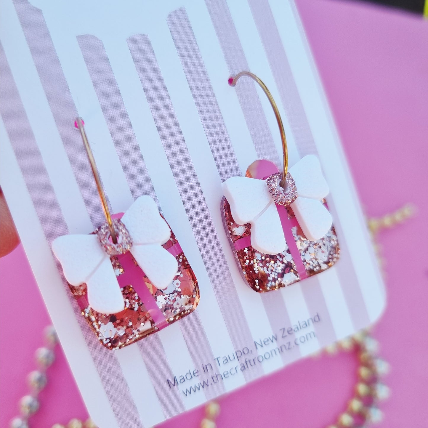 Glitter present bow hoop