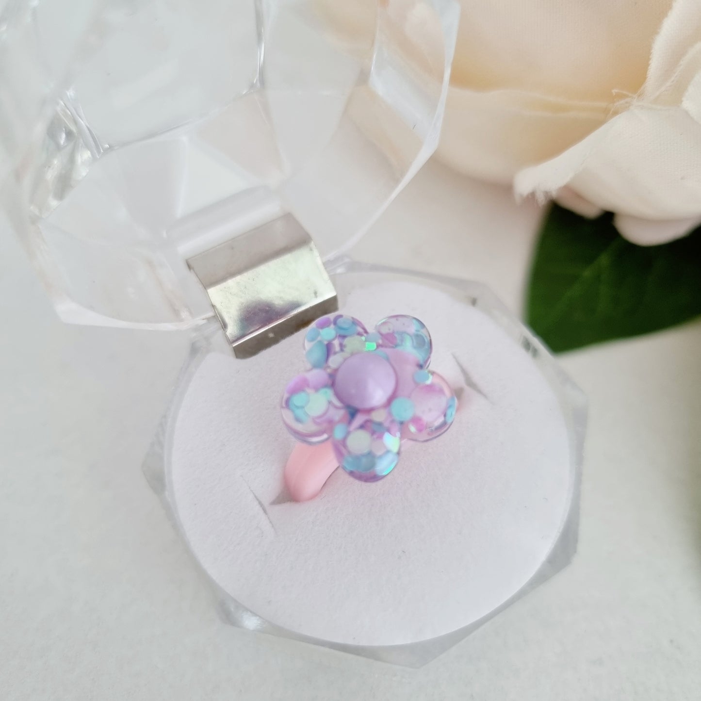 Resin ring- lilac daisy